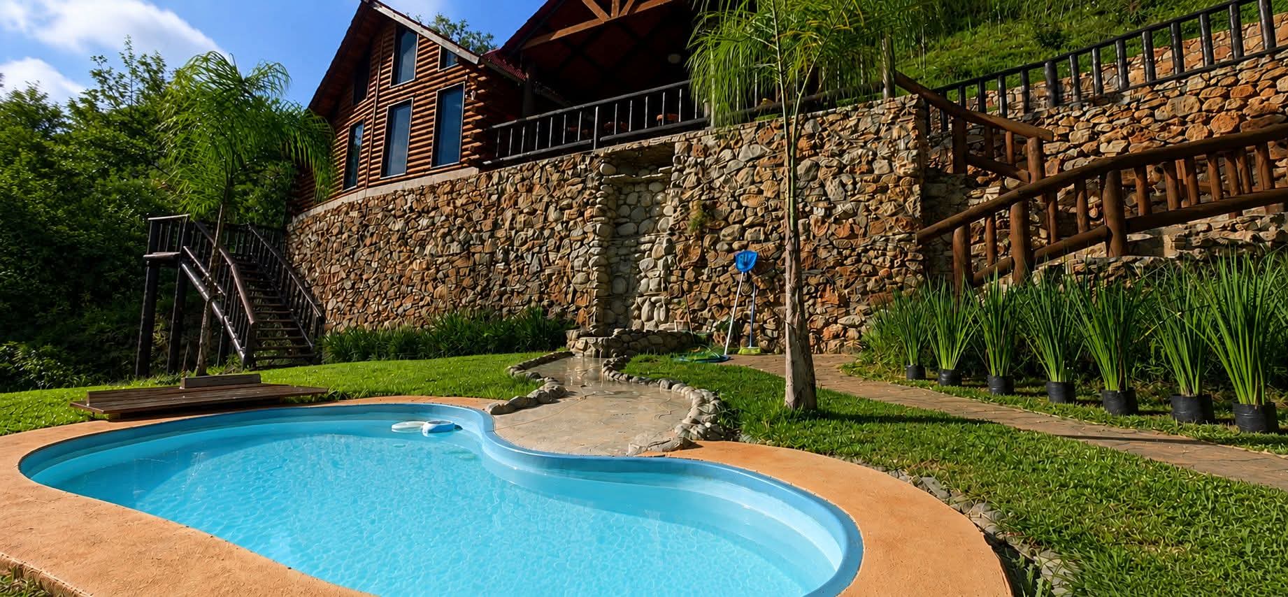 Exteriores y Terraza de Piedra
